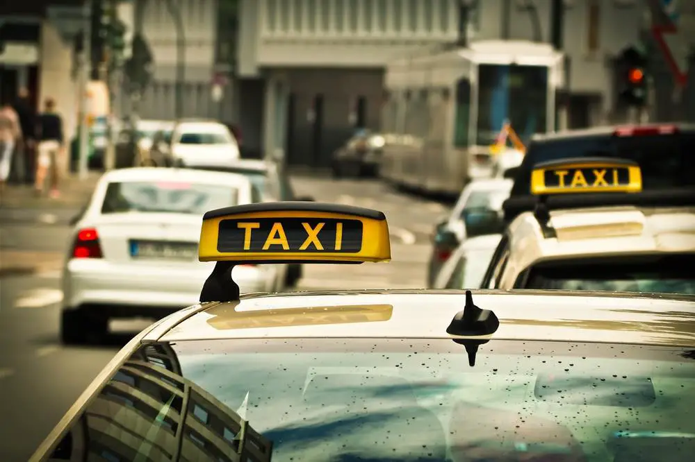 سيارات الأجرة 