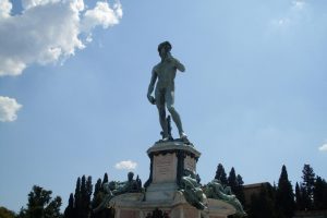 تمثال دايفيد بالساحة