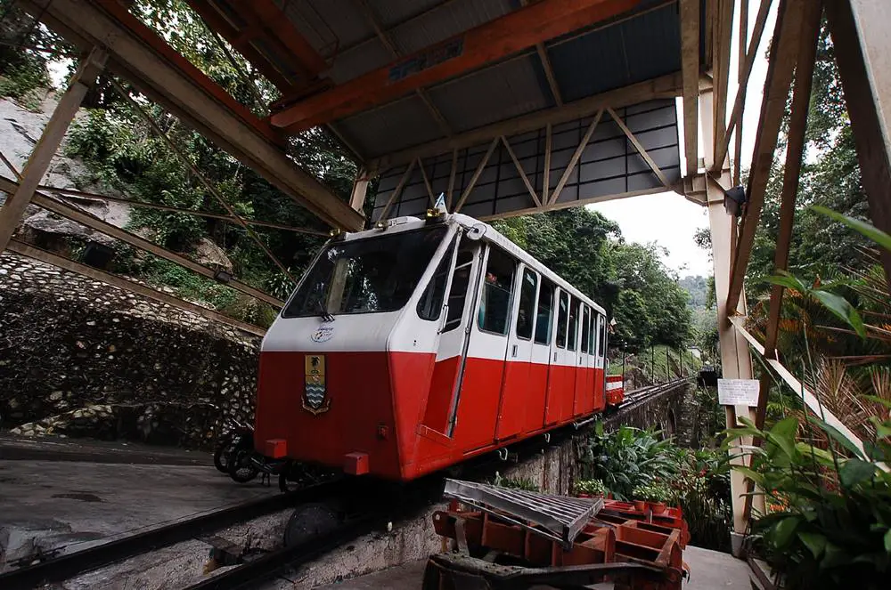 القطار المعلق في بينانج