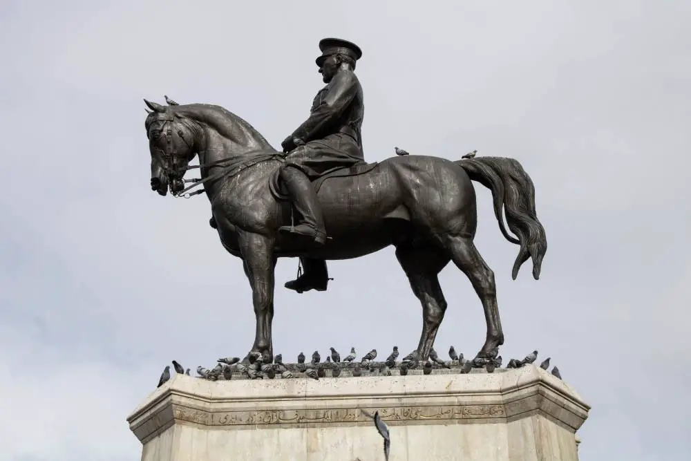 تمثال لأتاتورك