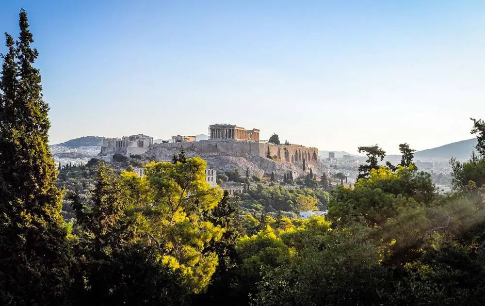 جولة في مدينة أثينا اليونانية مهد الحضارة الغربية