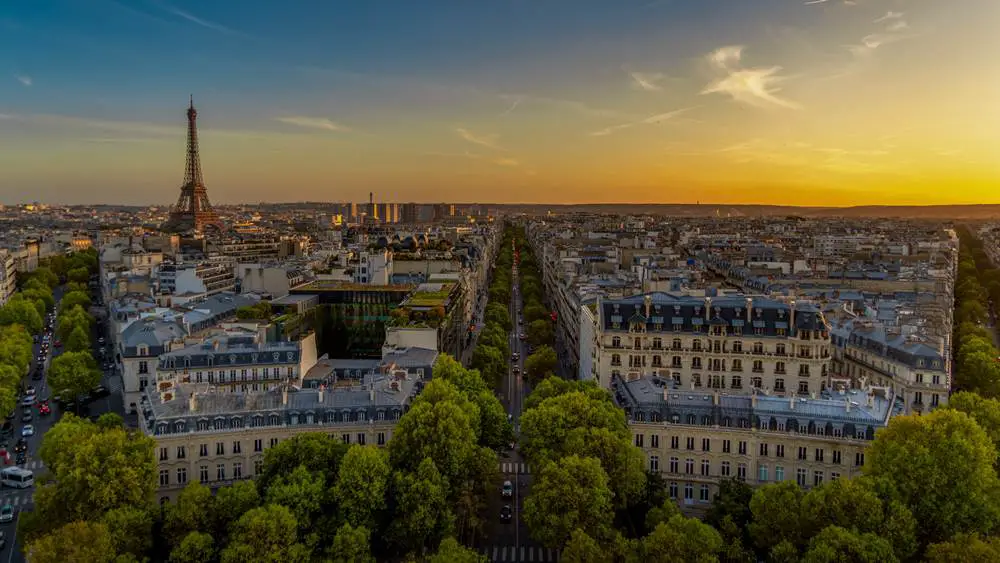 جولة في أحياء باريس ومعالمها الأثرية والترفيهية