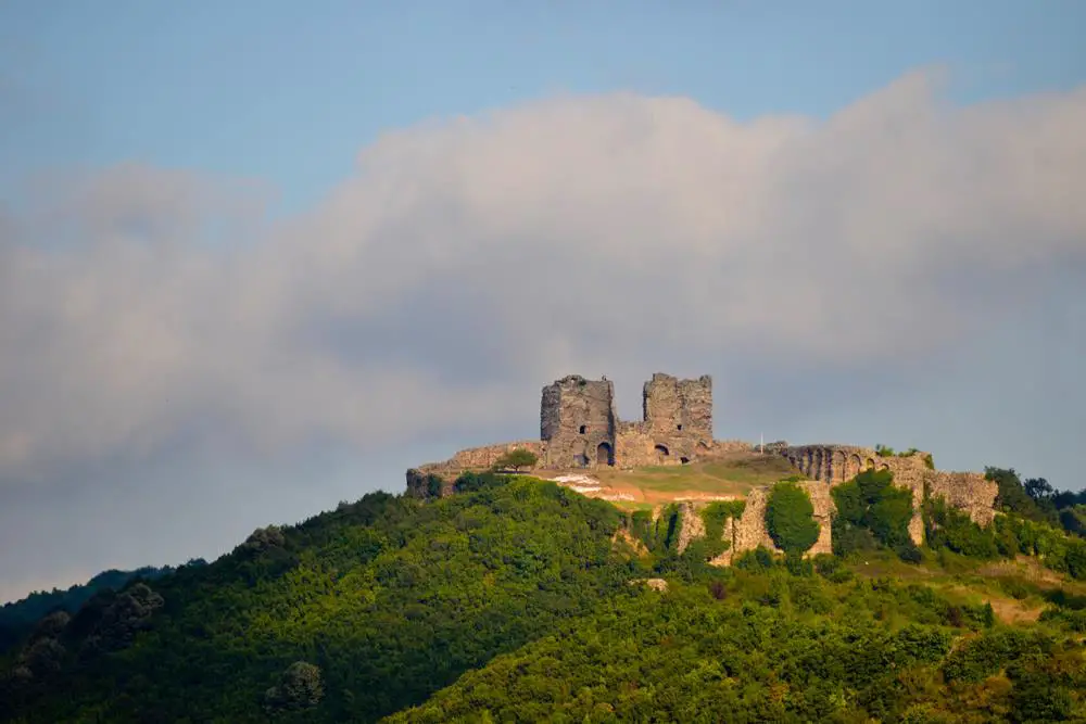قلعة يوروس 